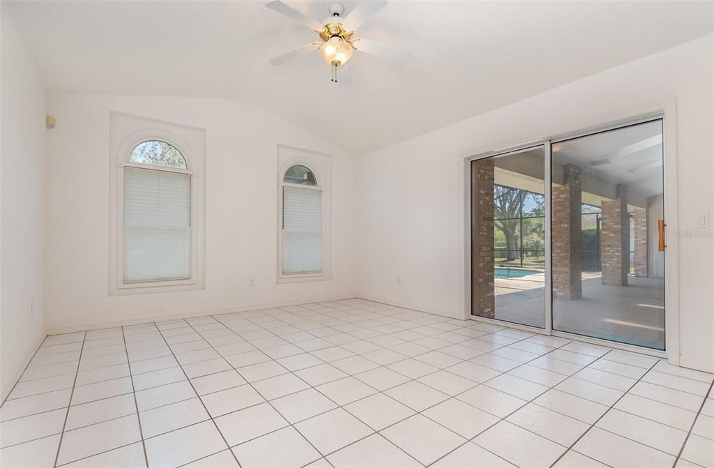 合同活跃: $499,000 (3 贝兹, 2 浴室, 2424 平方英尺)