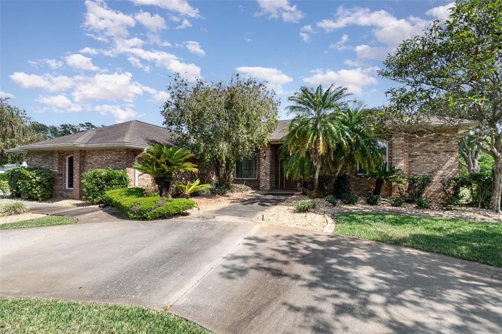 合同活跃: $499,000 (3 贝兹, 2 浴室, 2424 平方英尺)