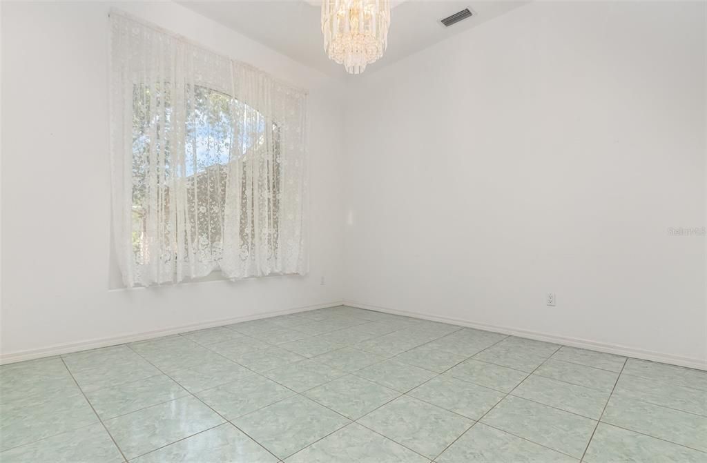 合同活跃: $499,000 (3 贝兹, 2 浴室, 2424 平方英尺)