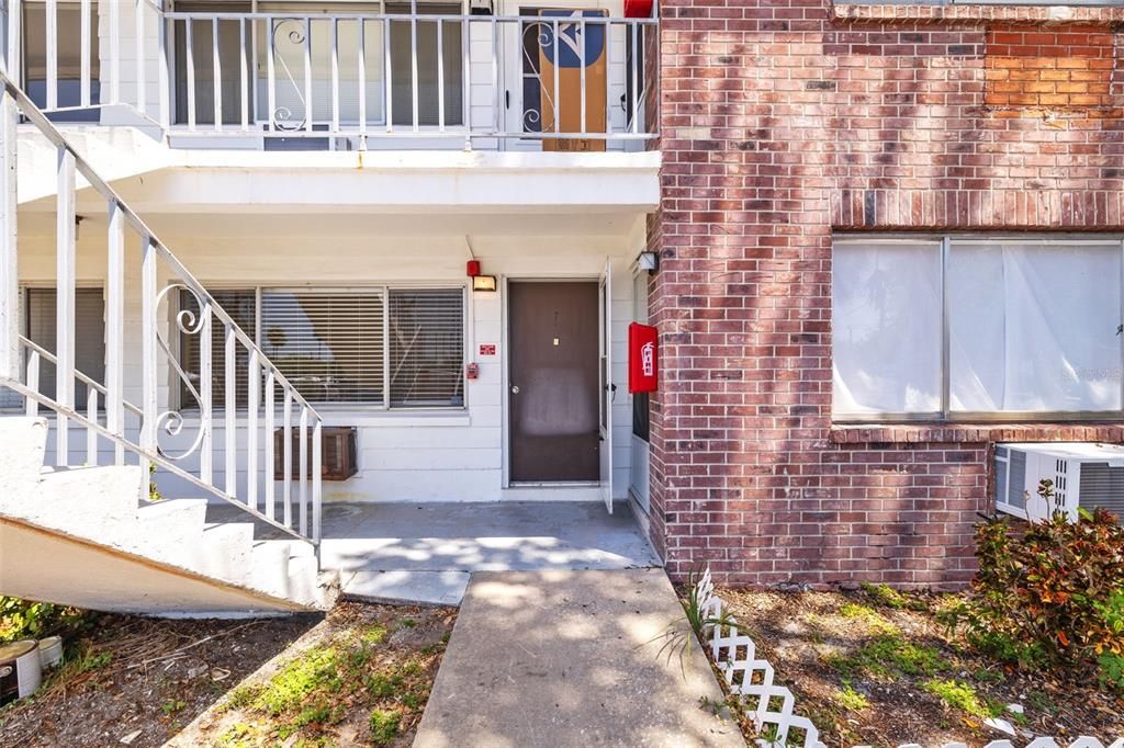 Active With Contract: $109,000 (1 beds, 1 baths, 585 Square Feet)