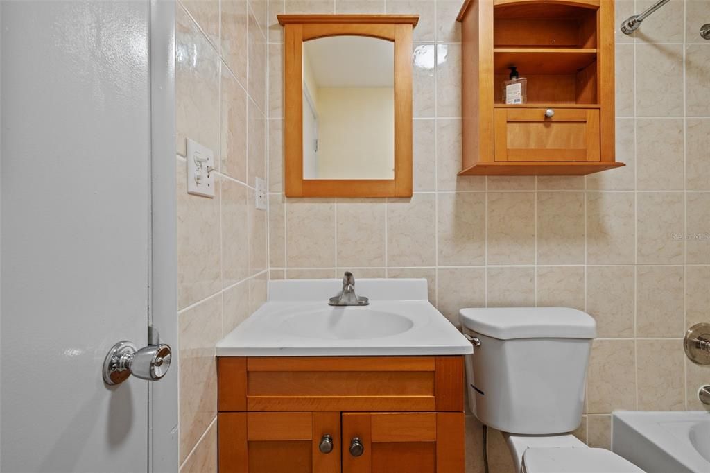 Active With Contract: $109,000 (1 beds, 1 baths, 585 Square Feet)