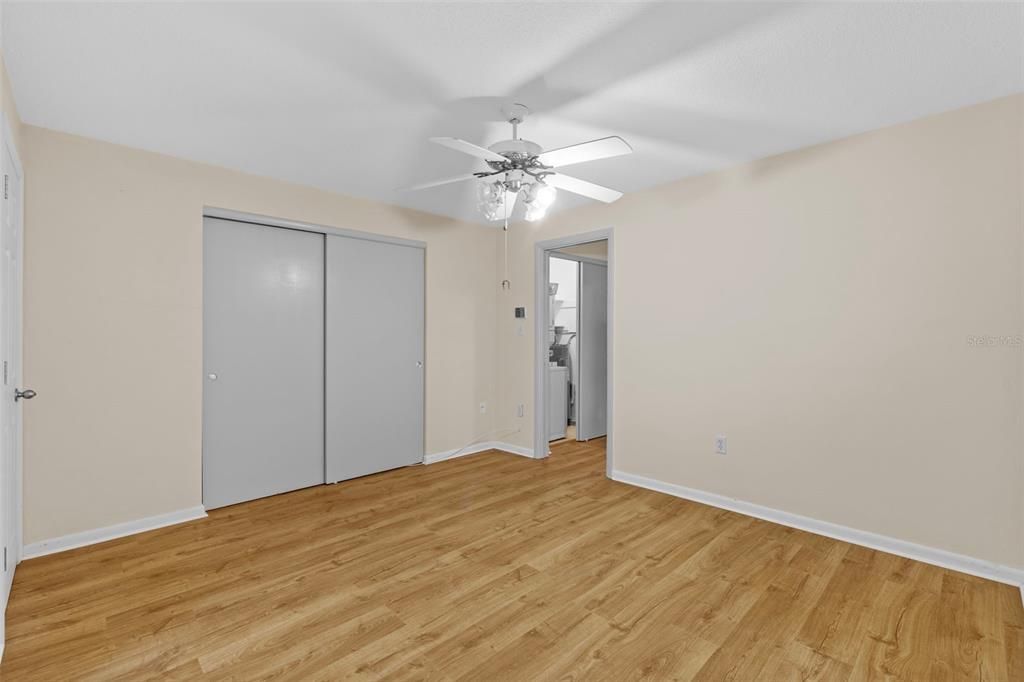 Active With Contract: $109,000 (1 beds, 1 baths, 585 Square Feet)