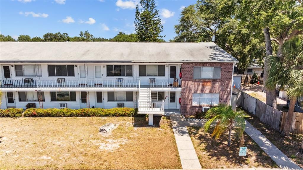 Active With Contract: $109,000 (1 beds, 1 baths, 585 Square Feet)