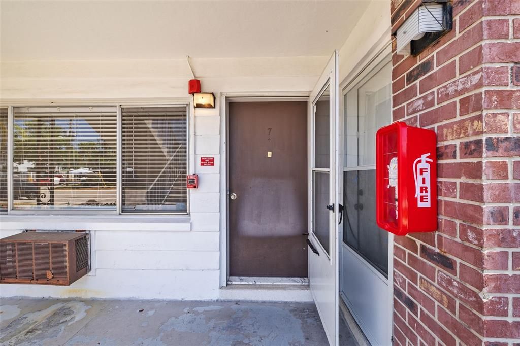 Active With Contract: $109,000 (1 beds, 1 baths, 585 Square Feet)