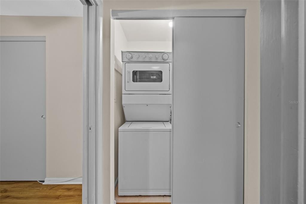 Active With Contract: $109,000 (1 beds, 1 baths, 585 Square Feet)