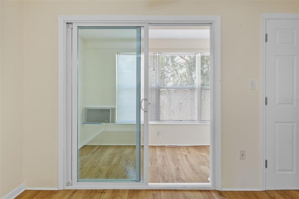 Active With Contract: $109,000 (1 beds, 1 baths, 585 Square Feet)