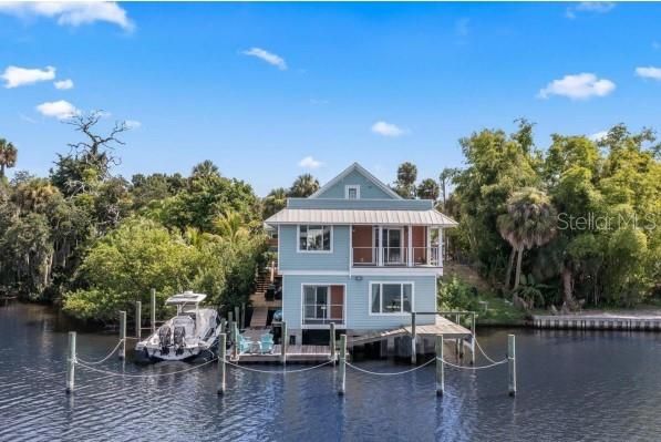 Vendido Recientemente: $1,425,000 (6 camas, 4 baños, 4121 Pies cuadrados)