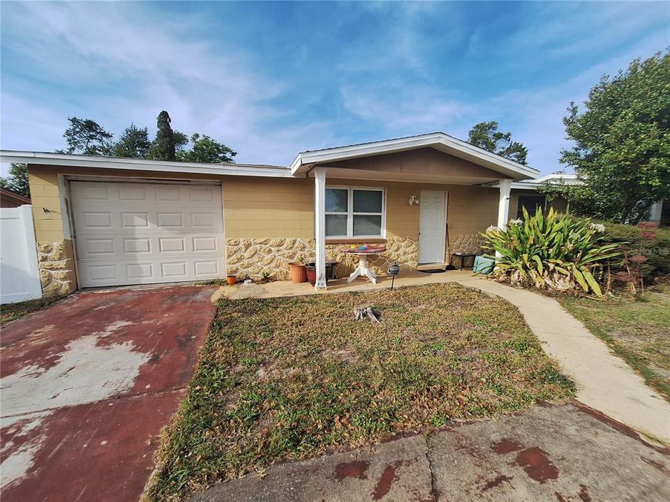 Recently Sold: $435,000 (4 beds, 2 baths, 1652 Square Feet)