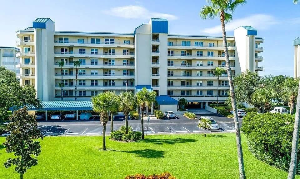 Recently Sold: $600,000 (2 beds, 2 baths, 1200 Square Feet)