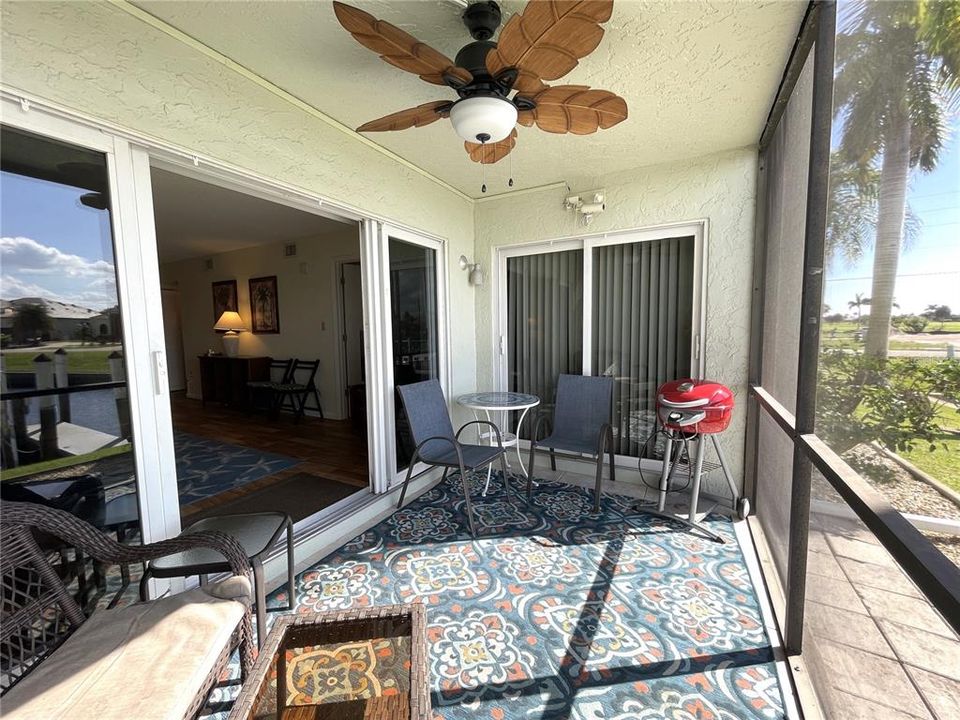 合同活跃: $1,800 (2 贝兹, 2 浴室, 1089 平方英尺)