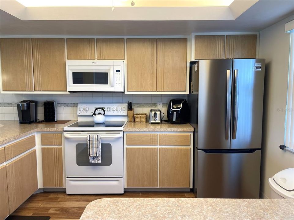 合同活跃: $1,800 (2 贝兹, 2 浴室, 1089 平方英尺)