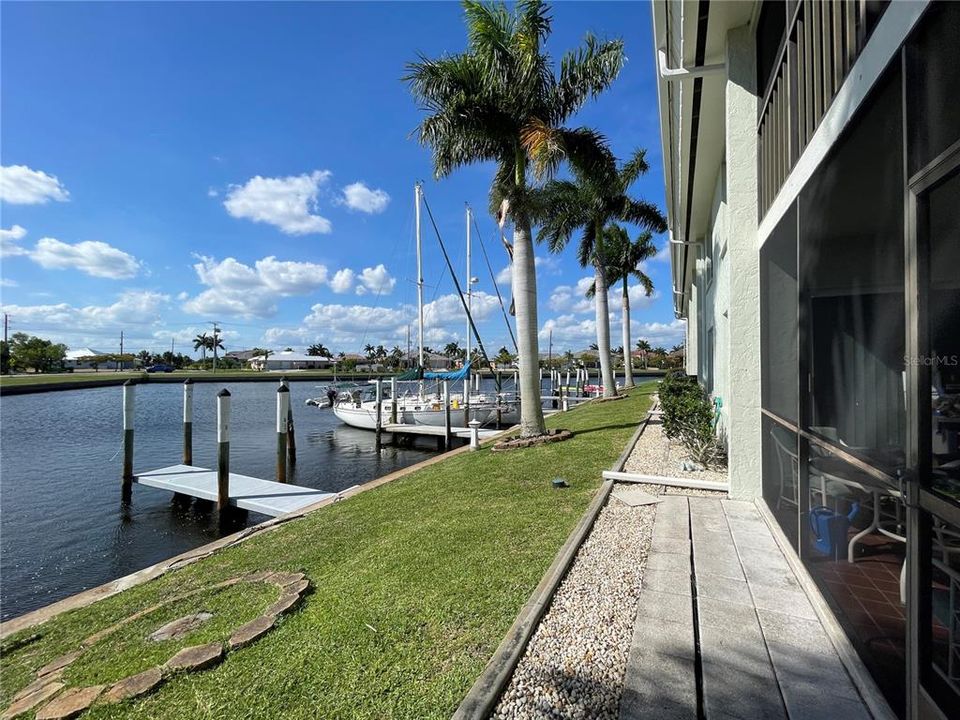 合同活跃: $1,800 (2 贝兹, 2 浴室, 1089 平方英尺)