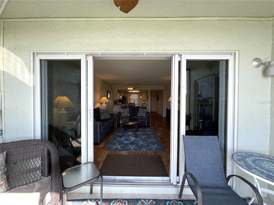 合同活跃: $1,800 (2 贝兹, 2 浴室, 1089 平方英尺)