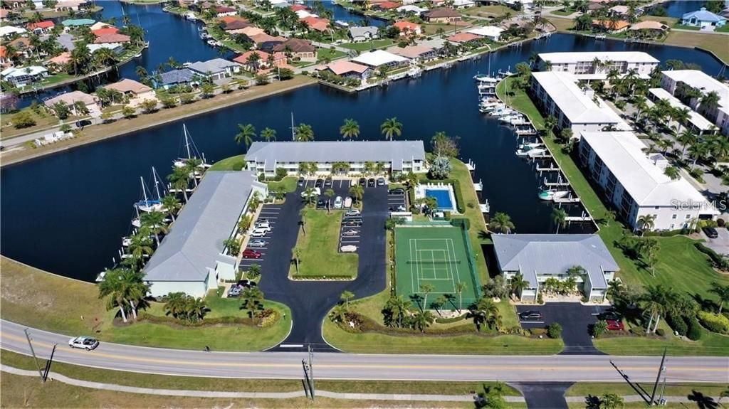 合同活跃: $1,800 (2 贝兹, 2 浴室, 1089 平方英尺)