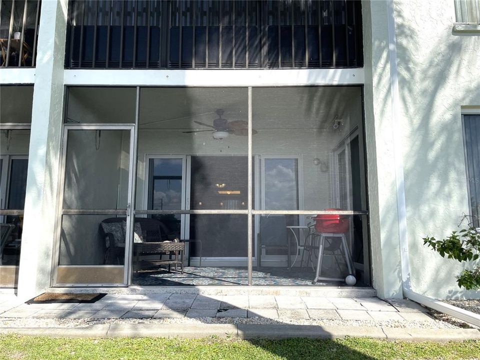 合同活跃: $1,800 (2 贝兹, 2 浴室, 1089 平方英尺)