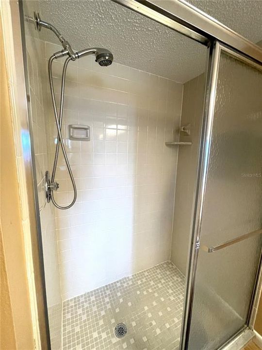 合同活跃: $1,800 (2 贝兹, 2 浴室, 1089 平方英尺)