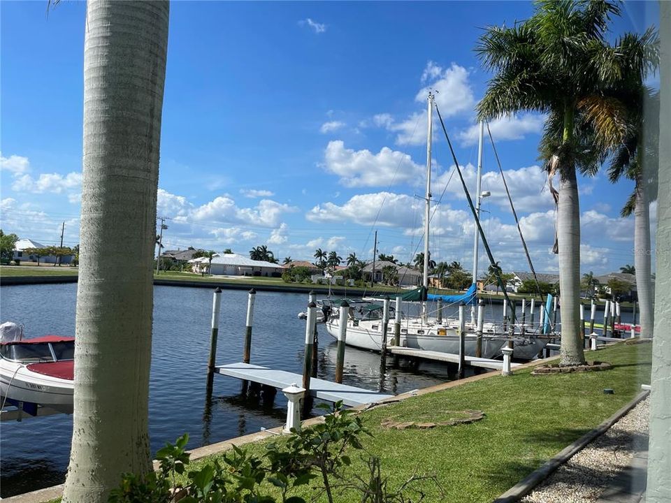 合同活跃: $1,800 (2 贝兹, 2 浴室, 1089 平方英尺)