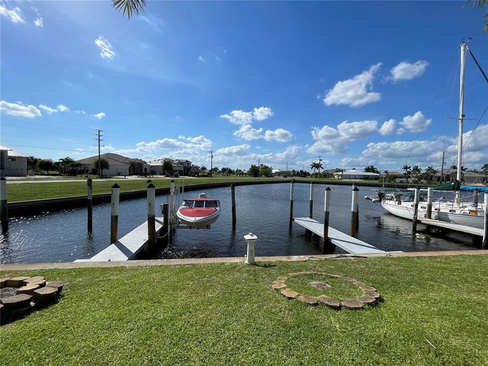 合同活跃: $1,800 (2 贝兹, 2 浴室, 1089 平方英尺)