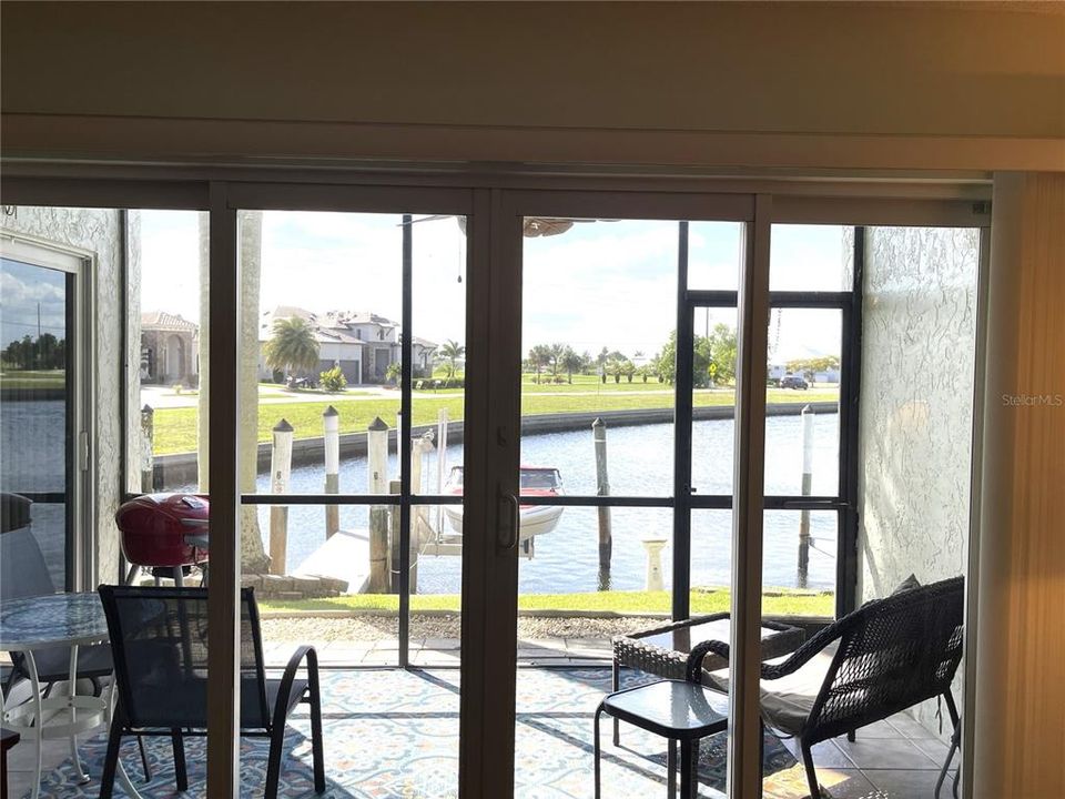 合同活跃: $1,800 (2 贝兹, 2 浴室, 1089 平方英尺)