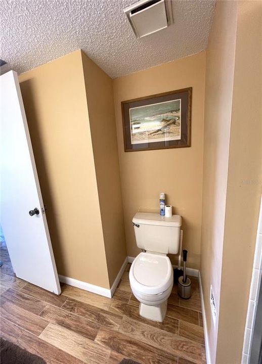 合同活跃: $1,800 (2 贝兹, 2 浴室, 1089 平方英尺)