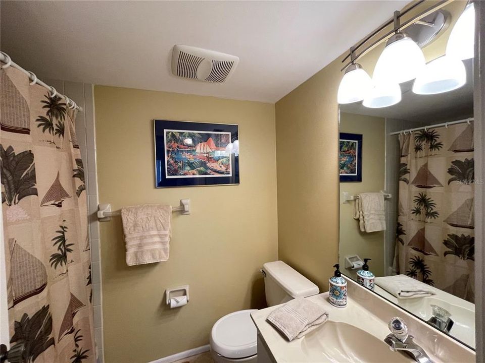 合同活跃: $1,800 (2 贝兹, 2 浴室, 1089 平方英尺)