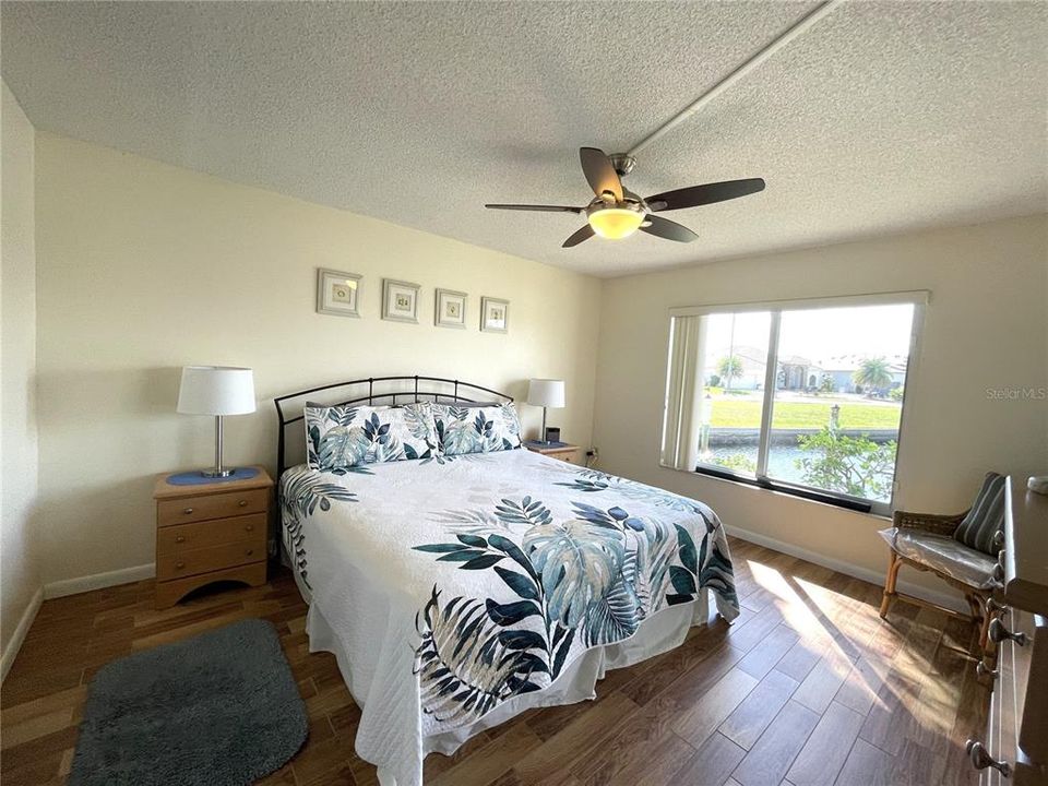 合同活跃: $1,800 (2 贝兹, 2 浴室, 1089 平方英尺)