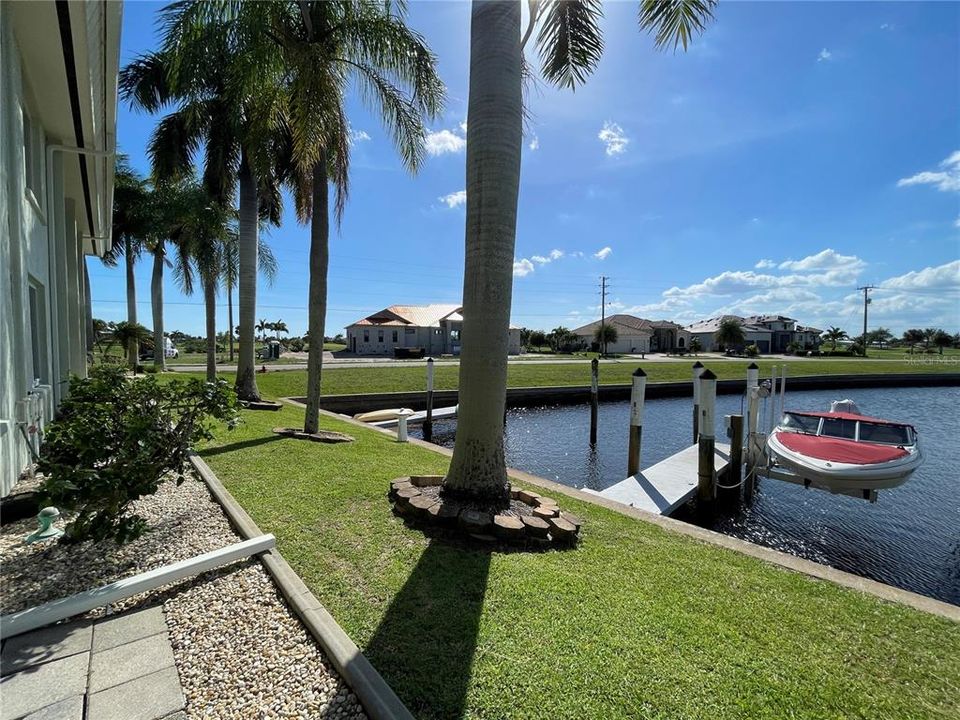 合同活跃: $1,800 (2 贝兹, 2 浴室, 1089 平方英尺)