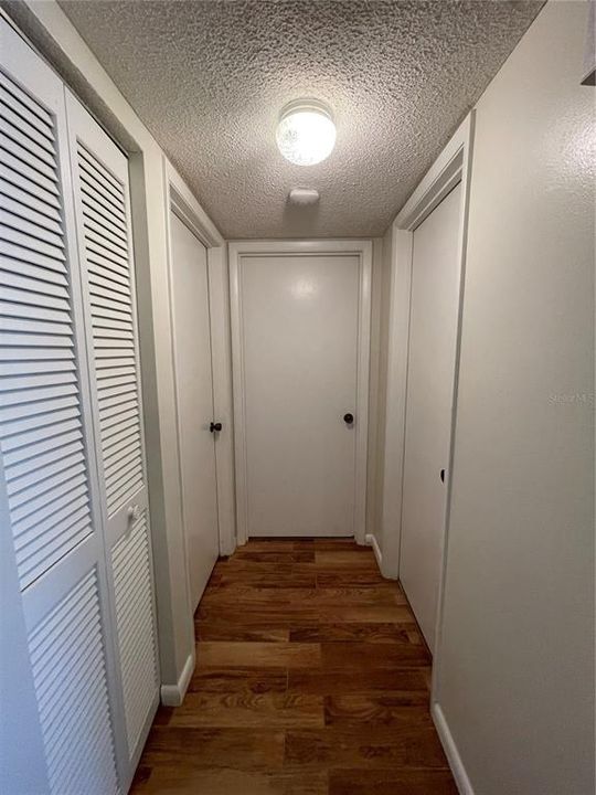 合同活跃: $1,800 (2 贝兹, 2 浴室, 1089 平方英尺)