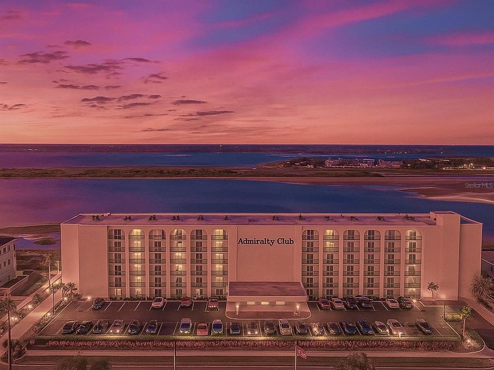 На продажу: $330,000 (2 спален, 2 ванн, 1229 Квадратных фут)