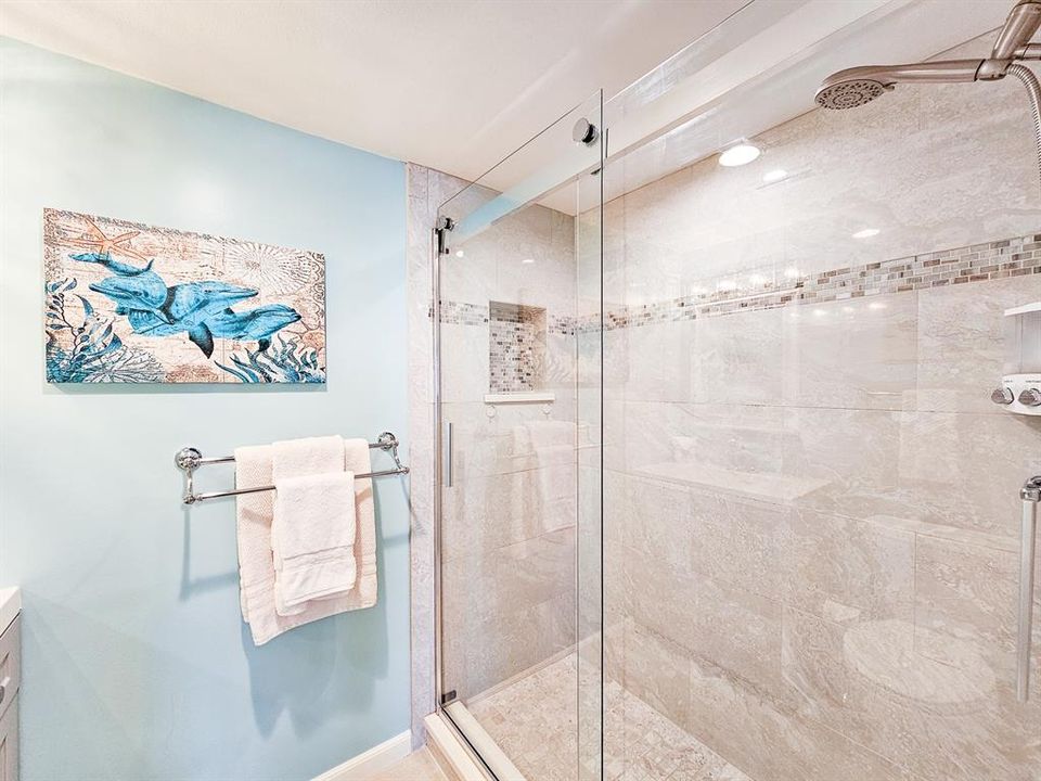 На продажу: $330,000 (2 спален, 2 ванн, 1229 Квадратных фут)