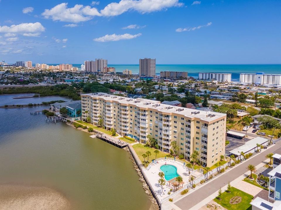 На продажу: $330,000 (2 спален, 2 ванн, 1229 Квадратных фут)