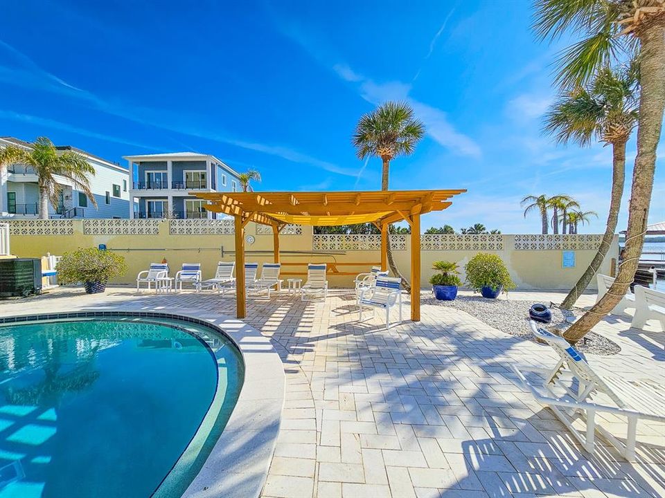 На продажу: $330,000 (2 спален, 2 ванн, 1229 Квадратных фут)