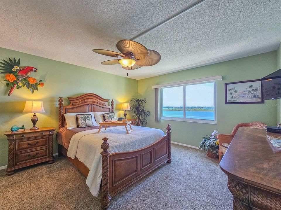 На продажу: $330,000 (2 спален, 2 ванн, 1229 Квадратных фут)