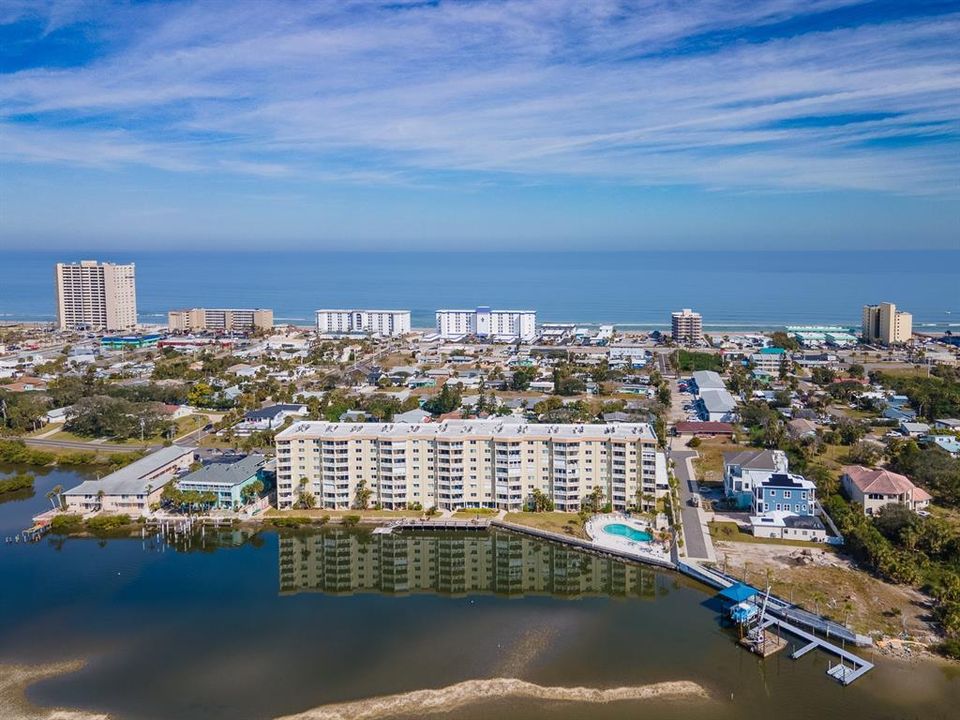 На продажу: $330,000 (2 спален, 2 ванн, 1229 Квадратных фут)