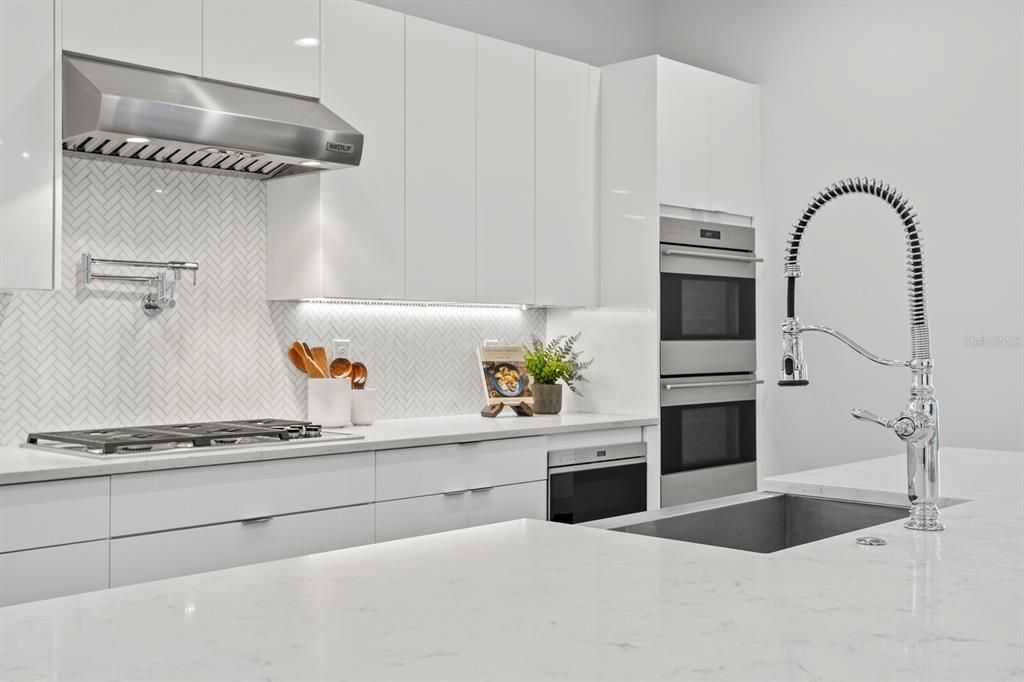 For Sale: $3,495,000 (5 beds, 4 baths, 5045 Square Feet)