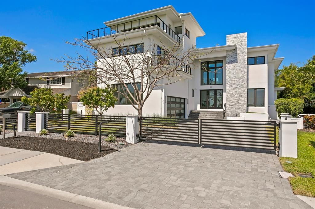 For Sale: $3,495,000 (5 beds, 4 baths, 5045 Square Feet)