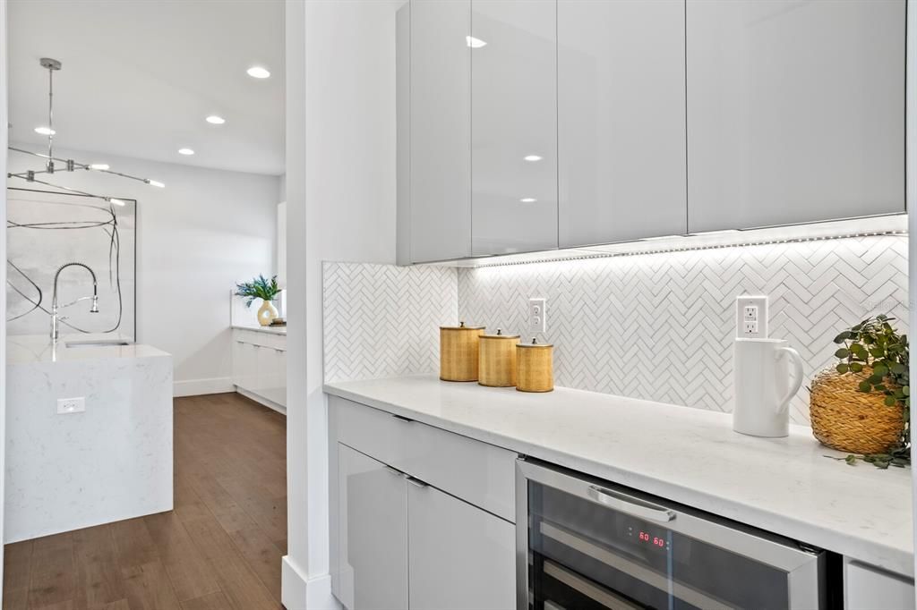 For Sale: $3,495,000 (5 beds, 4 baths, 5045 Square Feet)