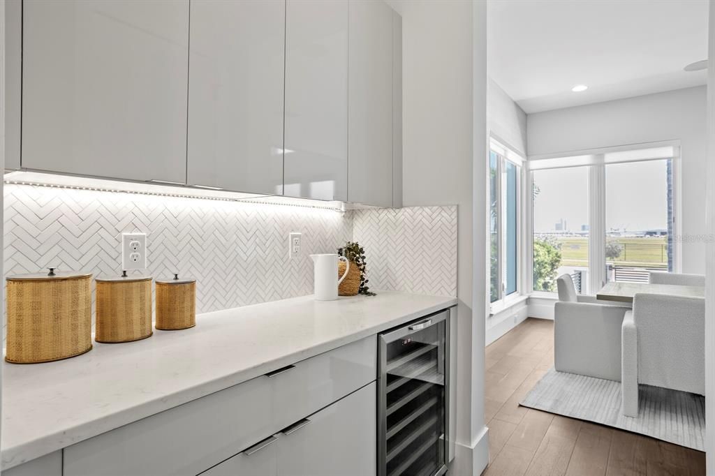 For Sale: $3,495,000 (5 beds, 4 baths, 5045 Square Feet)