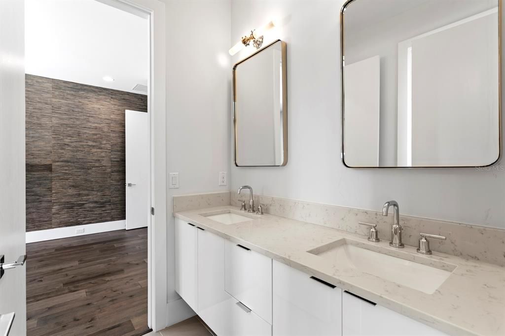 For Sale: $3,495,000 (5 beds, 4 baths, 5045 Square Feet)