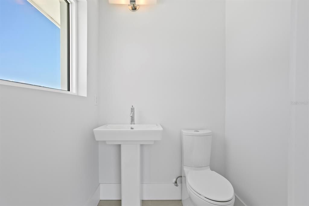 For Sale: $3,495,000 (5 beds, 4 baths, 5045 Square Feet)