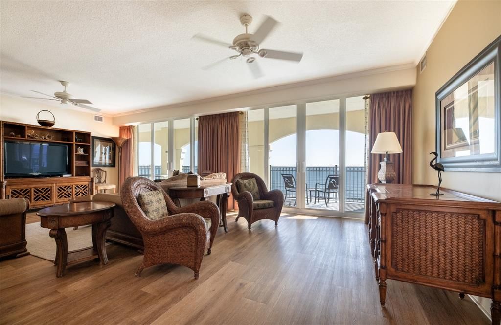 На продажу: $2,150,000 (4 спален, 4 ванн, 3264 Квадратных фут)