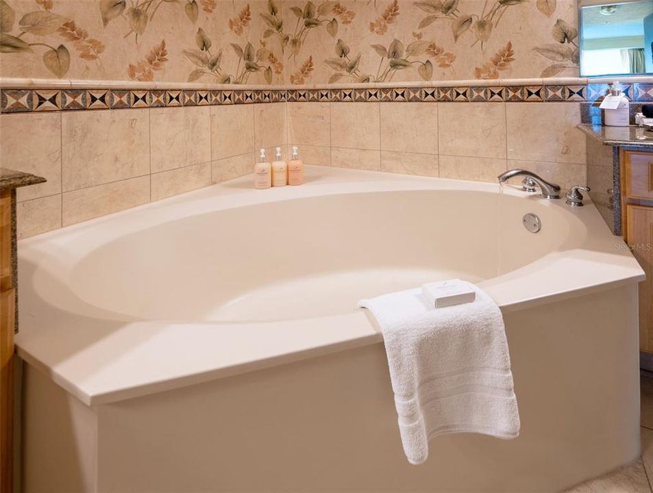 На продажу: $2,150,000 (4 спален, 4 ванн, 3264 Квадратных фут)