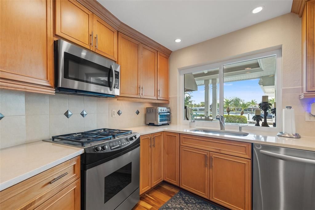 For Sale: $2,995,000 (5 beds, 3 baths, 3288 Square Feet)