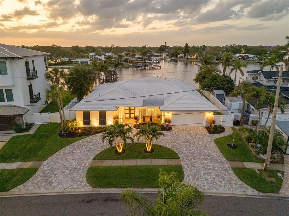 For Sale: $2,995,000 (5 beds, 3 baths, 3288 Square Feet)