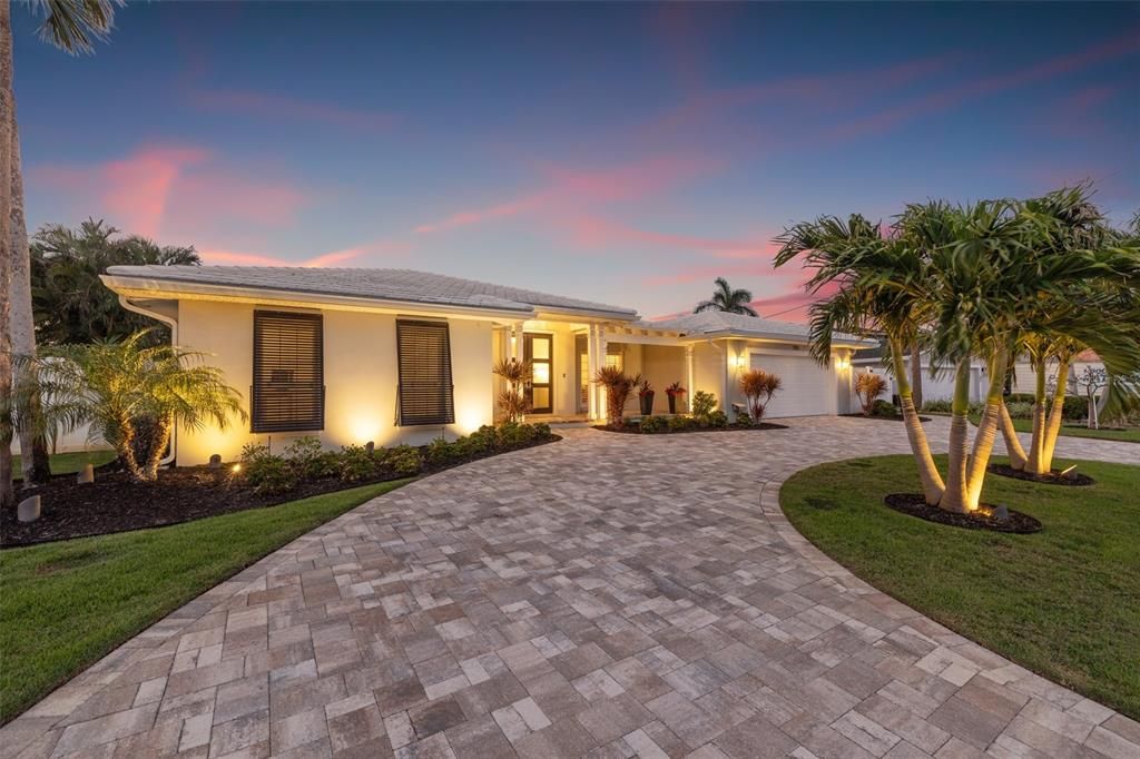 For Sale: $2,995,000 (5 beds, 3 baths, 3288 Square Feet)