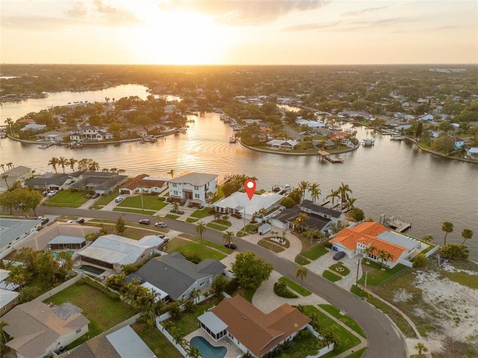 For Sale: $2,995,000 (5 beds, 3 baths, 3288 Square Feet)