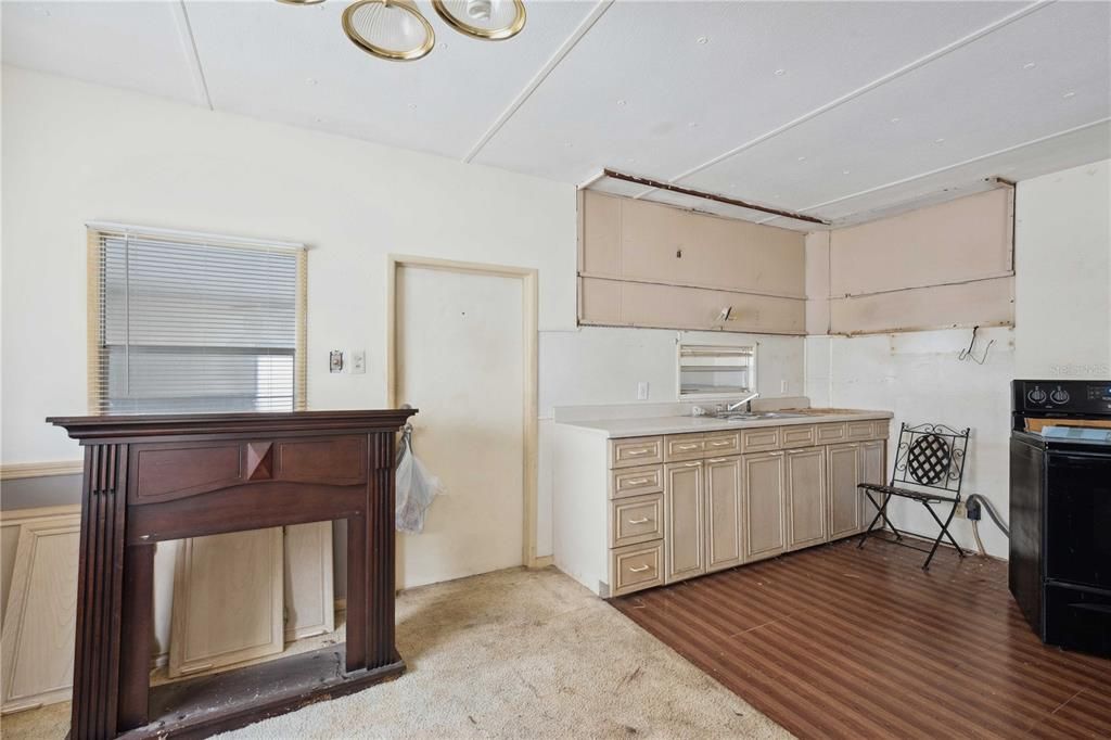 For Sale: $160,000 (2 beds, 1 baths, 900 Square Feet)