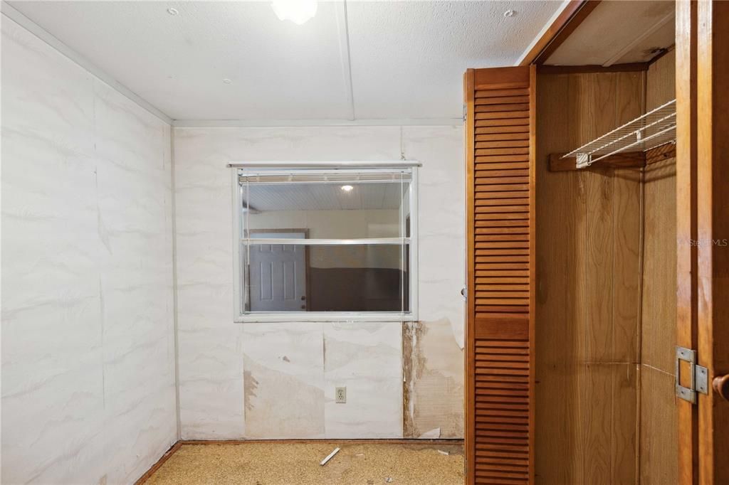 For Sale: $160,000 (2 beds, 1 baths, 900 Square Feet)