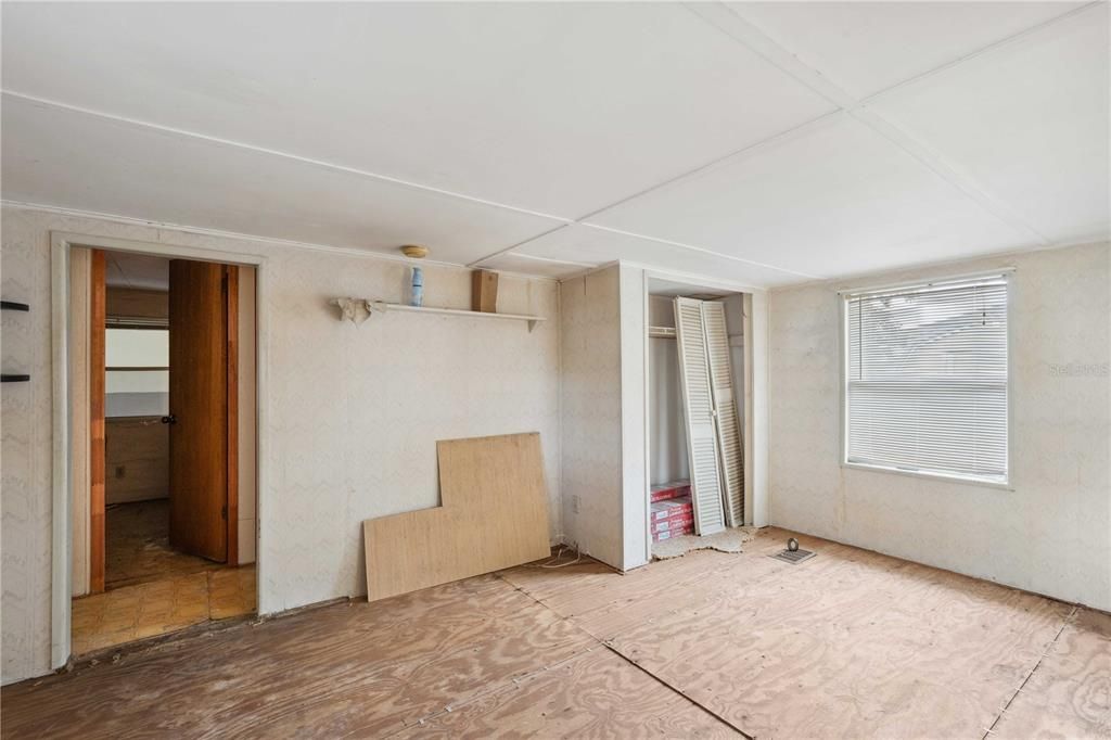 For Sale: $160,000 (2 beds, 1 baths, 900 Square Feet)