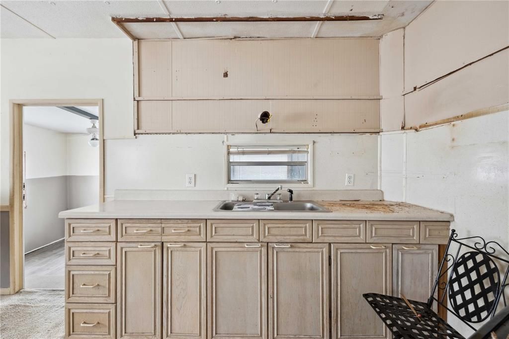 For Sale: $160,000 (2 beds, 1 baths, 900 Square Feet)